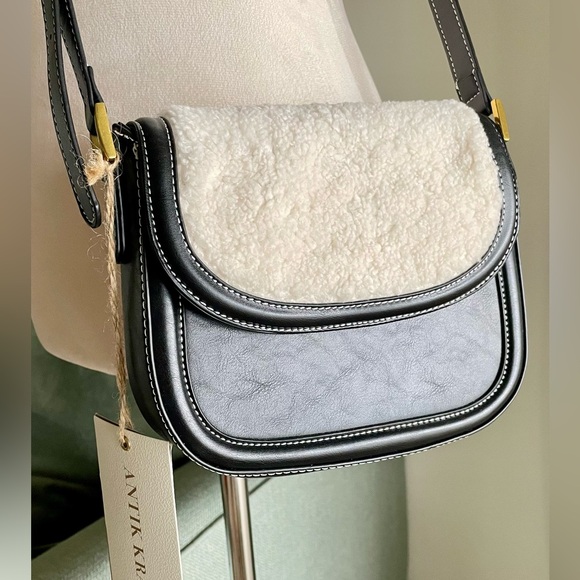 Antik Kraft Handbags - Antik Kraft Crossbody Bag